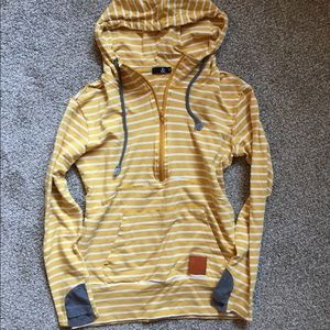 Mindy Maes half zip